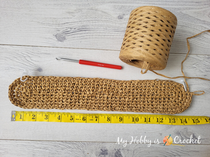 Create Your Trendy Crochet Raffia Beach Bag – The Essential Summer Accessory