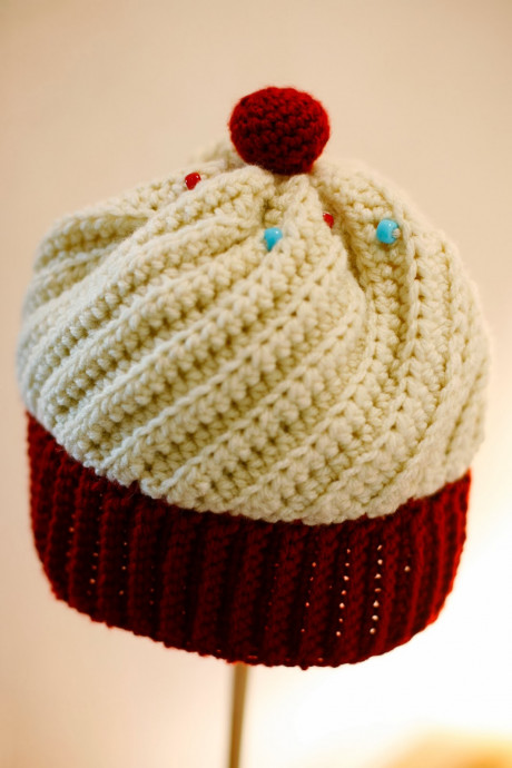 Create Your Own Adorable Crochet Cupcake Beanie – A Fun and Sweet Winter Accessory