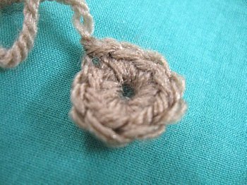 Create a Beautiful Crochet Flower Cell Phone Holder: Step-by-Step Guide