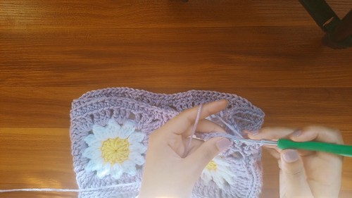Create Your Own Crochet Chic Backpack with Granny Squares and Floral Details for a Unique Style