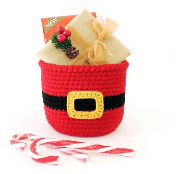 Crochet Christmas Basket (Free Pattern)