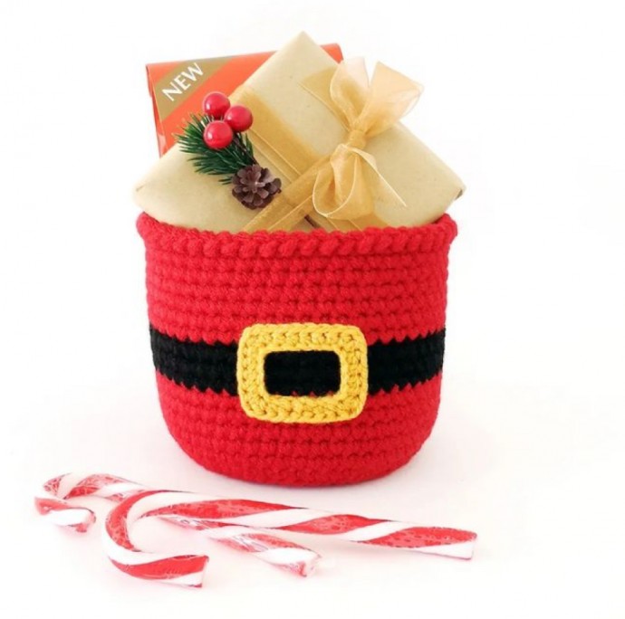 Create a Stunning Hand-Crocheted Christmas Basket for Your Holiday Decor Create a Stunning Hand-Crocheted Christmas Basket for Your Holiday Decor