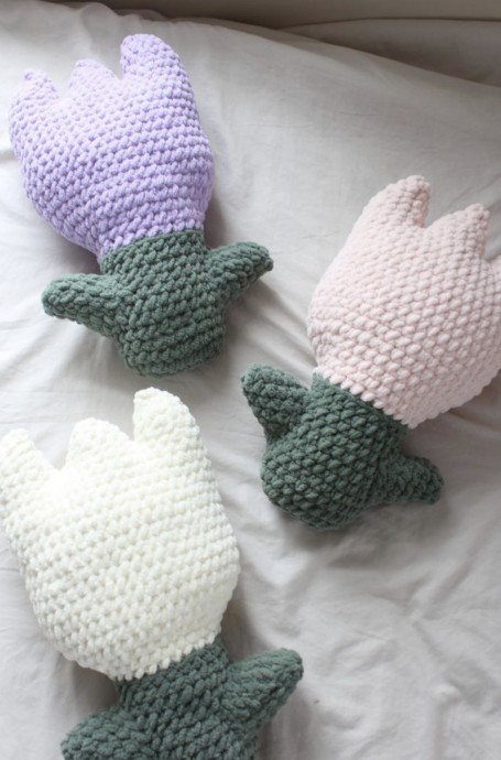 Crochet Tulip Pillow