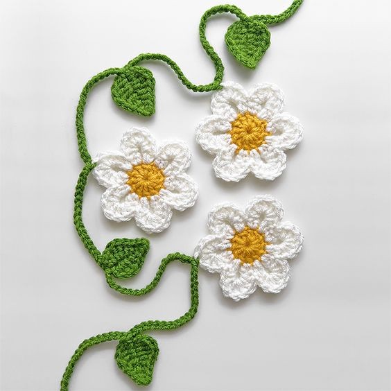 Create a Beautiful Crochet Flower Garland: A Step-by-Step Guide for All Skill Levels Create a Beautiful Crochet Flower Garland: A Step-by-Step Guide for All Skill Levels
