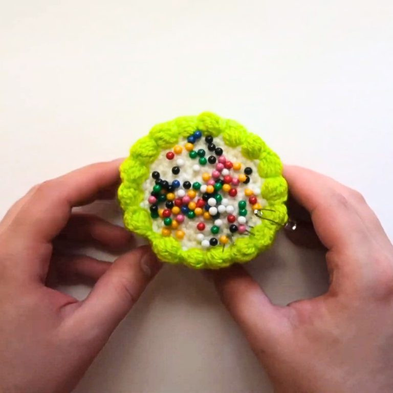 Create Your Own Adorable Crochet Birthday Cake Pin Cushion with Step-by-Step Instructions