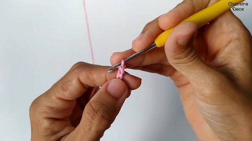 Craft Your Own Adorable Crochet Finger Slipper Keychain for Fun and Practicality