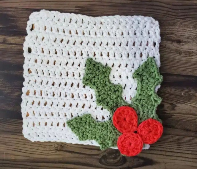 Crochet Holiday Holly Trivet (Free Pattern)
