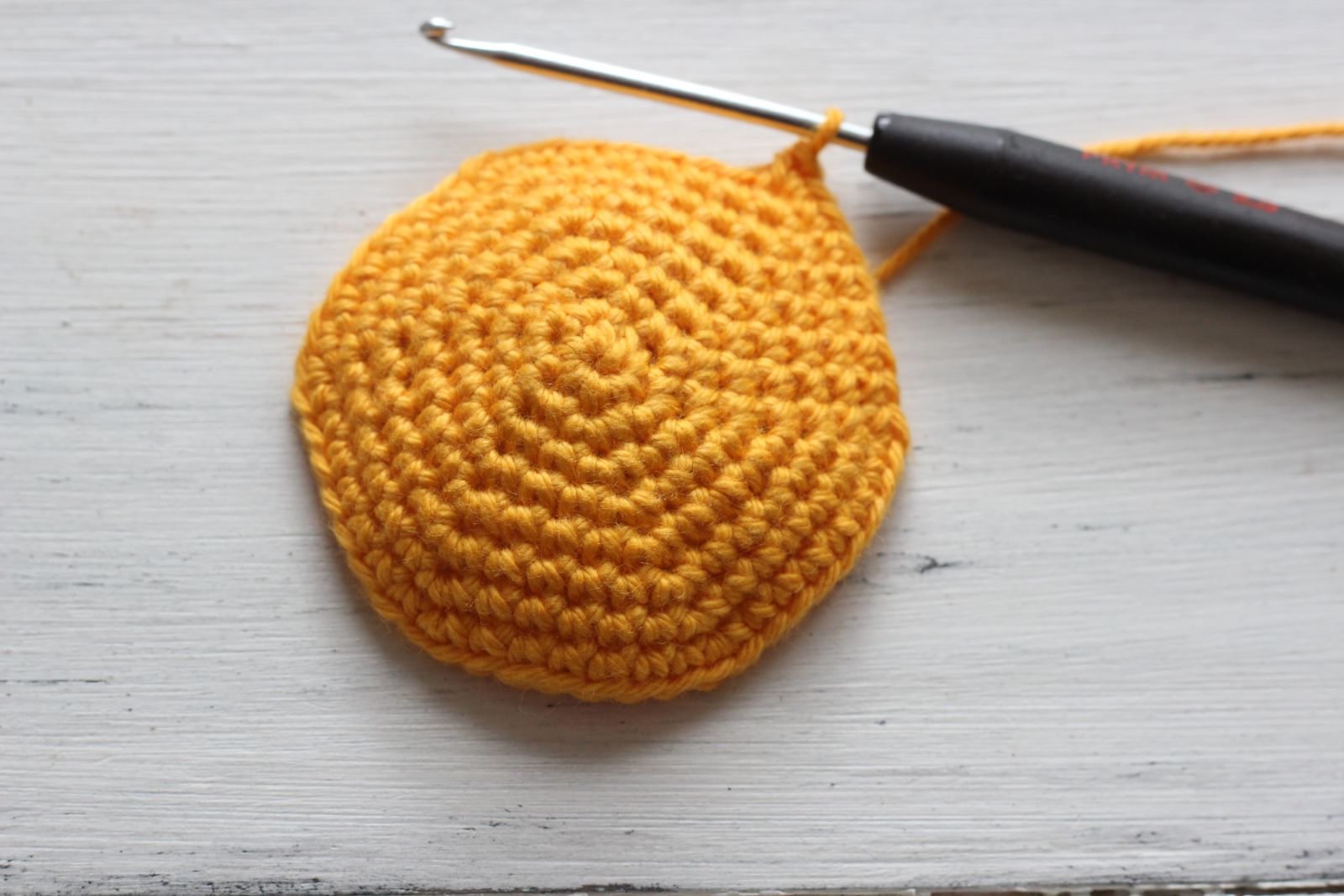 Create an Adorable Crochet Doll's Handbag with Detailed Instructions