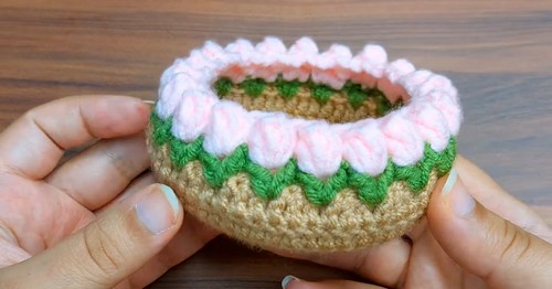 Crochet Gorgeous Flower Organizer Box