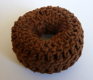 Create a Perfect Bun with the Crochet Pink Bun Shaper – A Stylish Hair Accessory