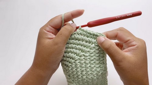 Create Your Own Stylish Crochet Mini Bag: A Step-by-Step Guide for Fashion Enthusiasts