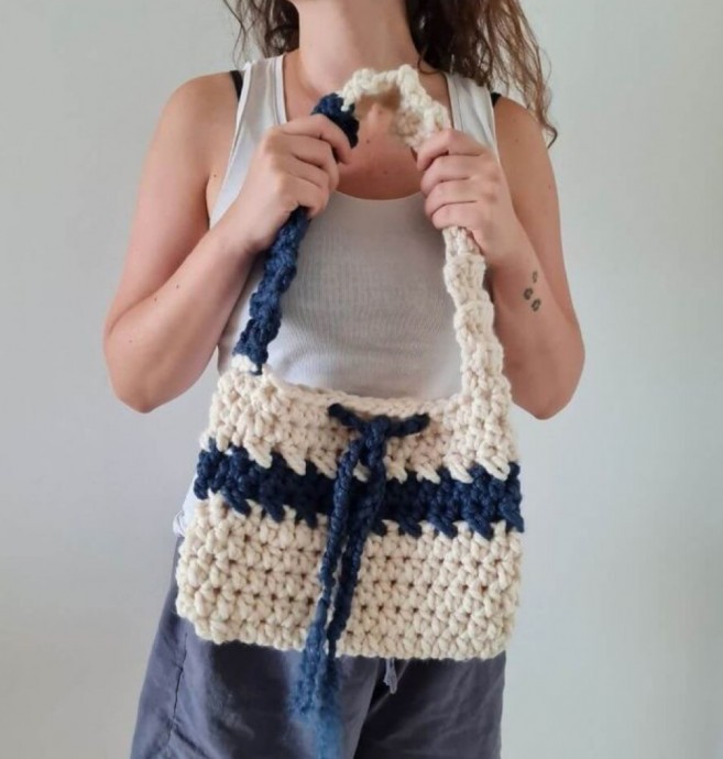 Crochet Chunky Yarn Bag (Free Pattern)