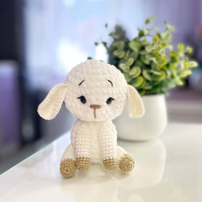 Crochet Adorable Lamb
