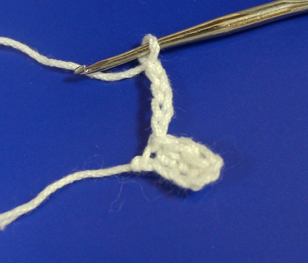 Create Your Own Charming Crochet Easter Basket with Chamomile Flowers: A Step-by-Step Guide