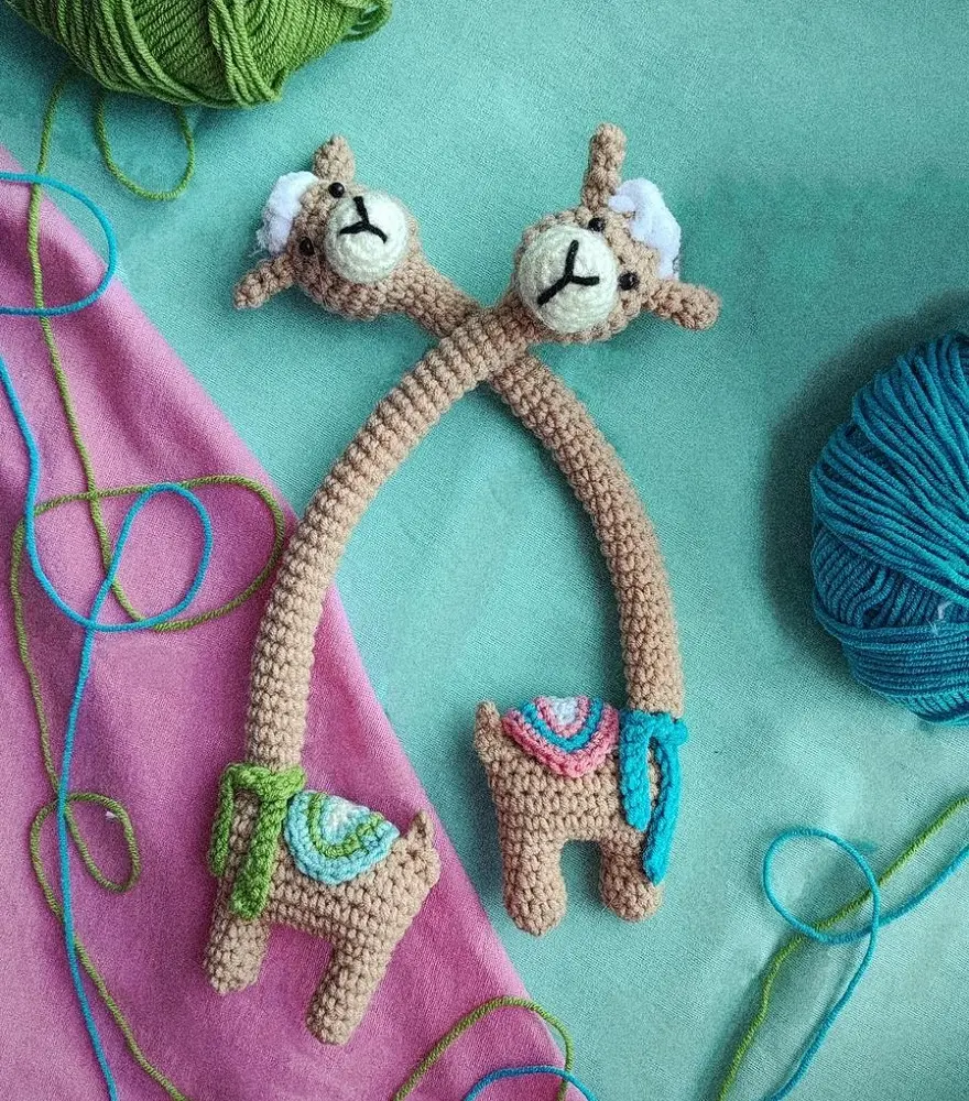 Create Your Unique Long-Necked Alpaca Bag Charm with Crochet Techniques
