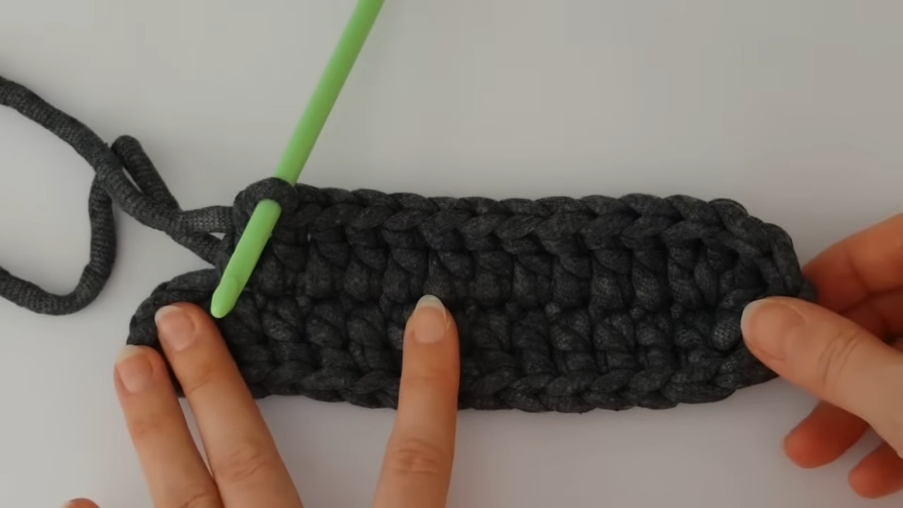 Discover the Ultimate Comfort of Handmade Crochet Slippers for Women &ndash; Easy and Fun DIY Guide