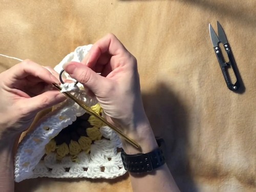 Create Your Own Beautiful Crochet Sunflower Bag – Step by Step Guide