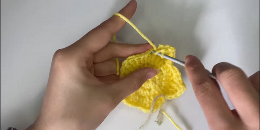 Create Your Own Charming Crochet Star Trinket Tray: A Step-by-Step Guide for Craft Enthusiasts