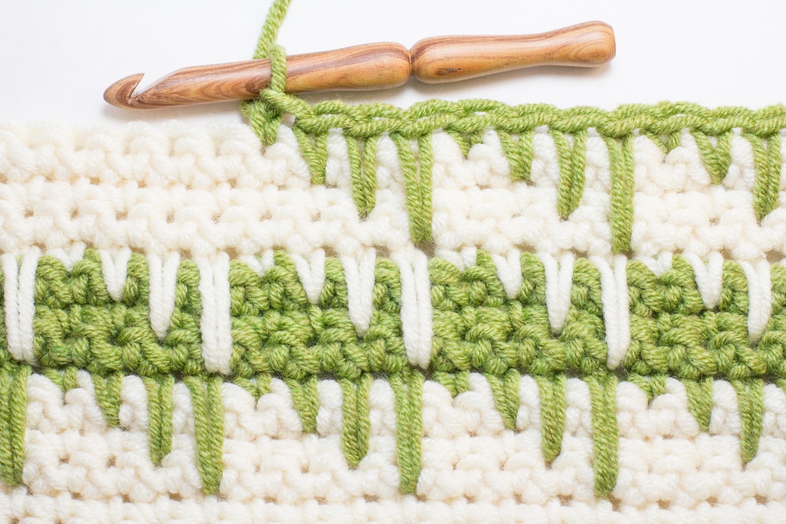 Create Your Own Crochet Olivine Ruana: A Cozy-Chic Fashion Statement for All Occasions