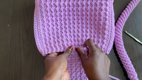 Discover the Craft of Upcycling with Crochet T-Shirt Bags: A Step-by-Step Guide to Eco-Friendly Fashion