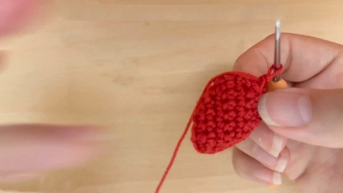 Create a Charming Crochet Strawberry Hairclip: A Step-by-Step Guide for All Craft Lovers