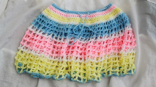 Add Charm to Your Wardrobe with the Crochet Drawstring Striped Skirt - A Trendy and Practical Fashion Choice