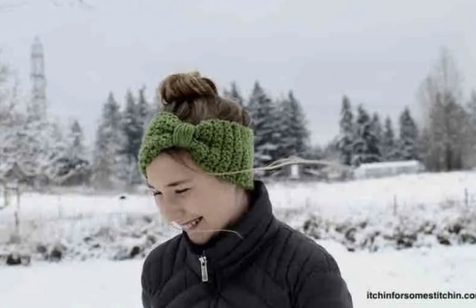 Create a Cozy Chunky Headwarmer with an Adorable Bowtie Accent Create a Cozy Chunky Headwarmer with an Adorable Bowtie Accent