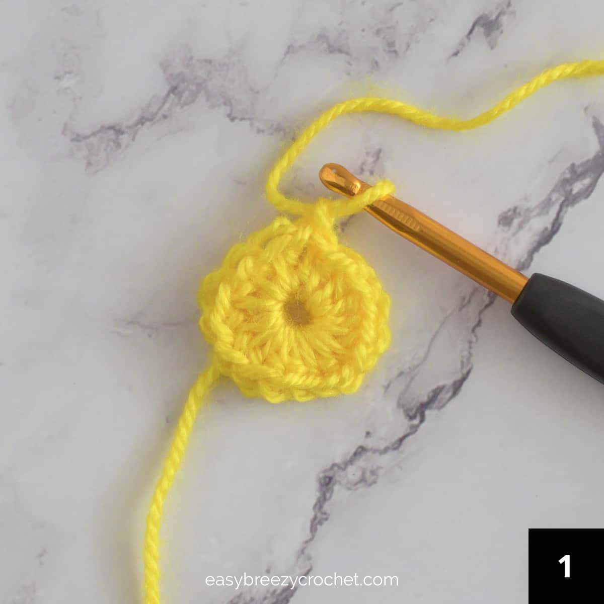 Create Your Own Beautiful Crochet Daisy Granny Square with This Easy Pattern