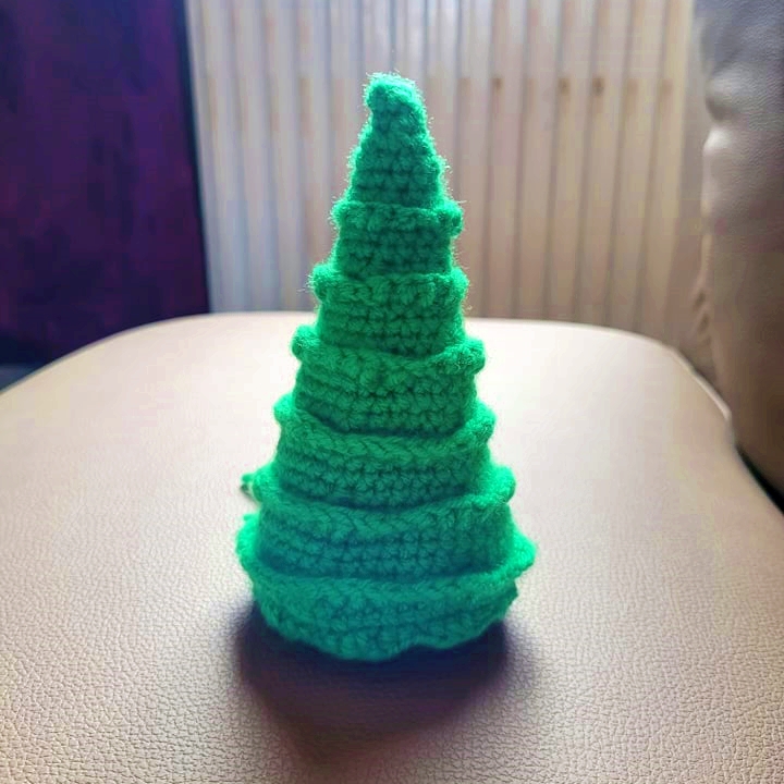 Create a Festive Crocheted Christmas Tree with a Beautiful Star on Top