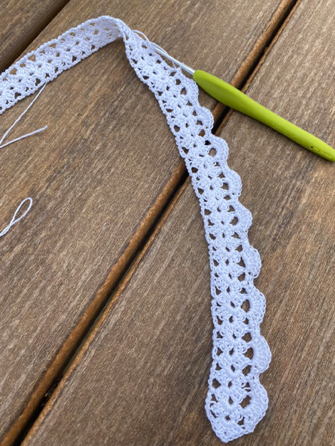 Elegant Crochet Lacey Headband Tutorial: A Step-By-Step Guide to Fashionable Hair Accessories