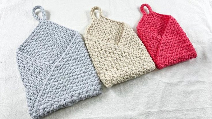 Create Your Own Crochet Bramble Basket Hanging Organizer with Easy Instructions Create Your Own Crochet Bramble Basket Hanging Organizer with Easy Instructions