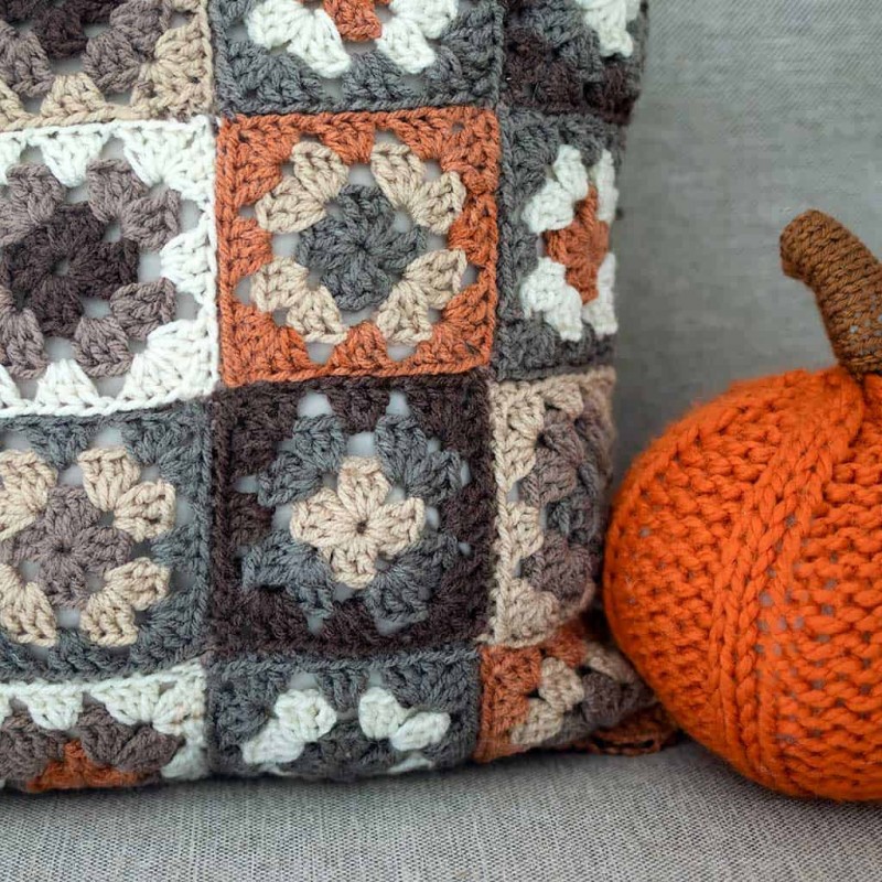 Create Your Own Cozy Vintage Granny Square Pillow with This Easy Crochet Pattern