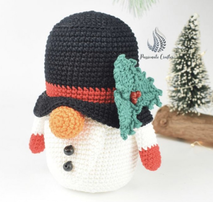 Crochet Christmas Snowman Gnome (Free Pattern)