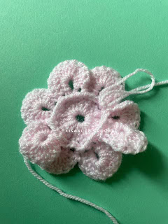Create a Beautiful Granny Square with a Flower Center: Step-by-Step Guide for Beginners