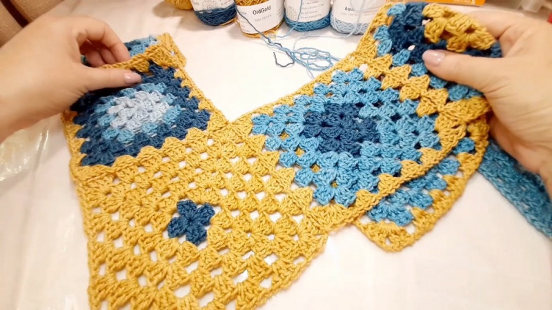 Crochet Cool Blue Summer Granny Square Poncho: A Stylish Guide to Summer Fashion
