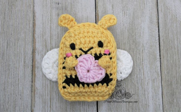 Create an Adorable Crochet Pocket Valentine Bee and Heart - Perfect Handmade Gift for Love Create an Adorable Crochet Pocket Valentine Bee and Heart - Perfect Handmade Gift for Love