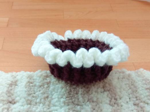 Create Your Own Adorable Crochet Cupcake Box for Home Decor or Gifts