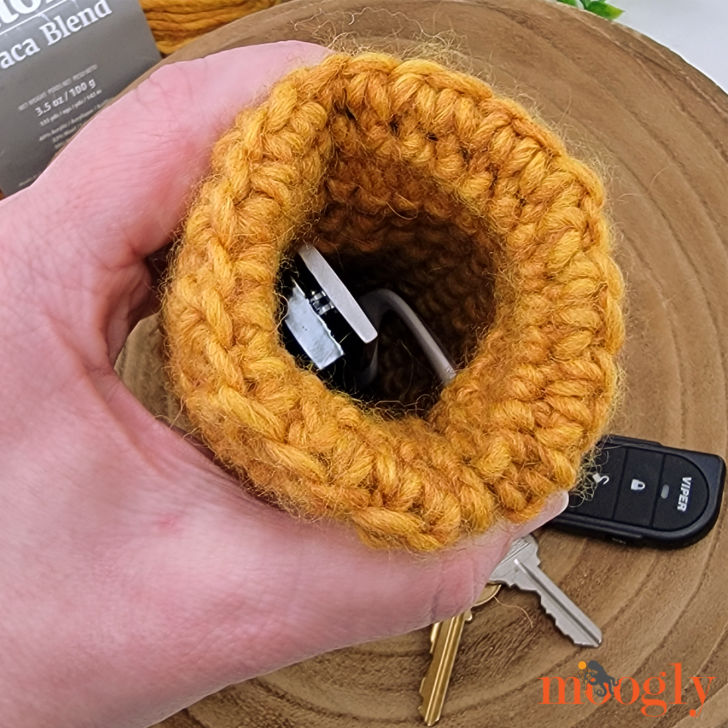 Create Your Own Crochet Tunisian Dawn Sunglasses Case - A Stylish and Functional Accessory