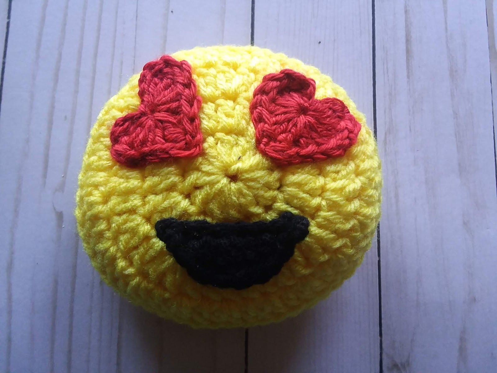 Create Your Own Adorable Crochet Love Emoji Pillow with Step-by-Step Instructions