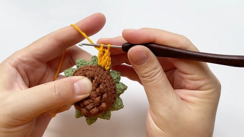 Craft Your Own Crochet Sunflower Keychain: A Beautiful DIY Tutorial