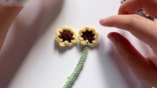 Create Charming Crochet Mini Bouquet Keychains: A Step-by-Step Guide