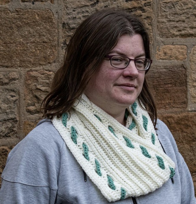 Create a Beautifully Textured Cowl: A Simple Yet Stylish Accessory Create a Beautifully Textured Cowl: A Simple Yet Stylish Accessory