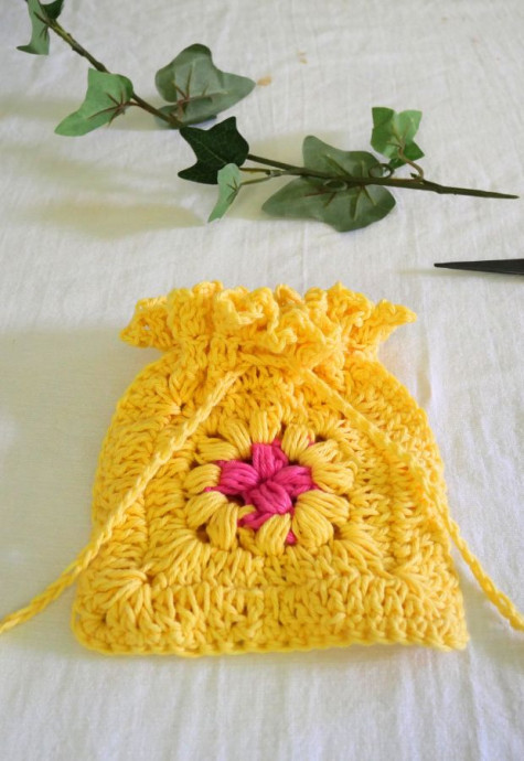 Create Your Own Crochet Flower Granny Square Pouch: A Step-by-Step Guide Create Your Own Crochet Flower Granny Square Pouch: A Step-by-Step Guide