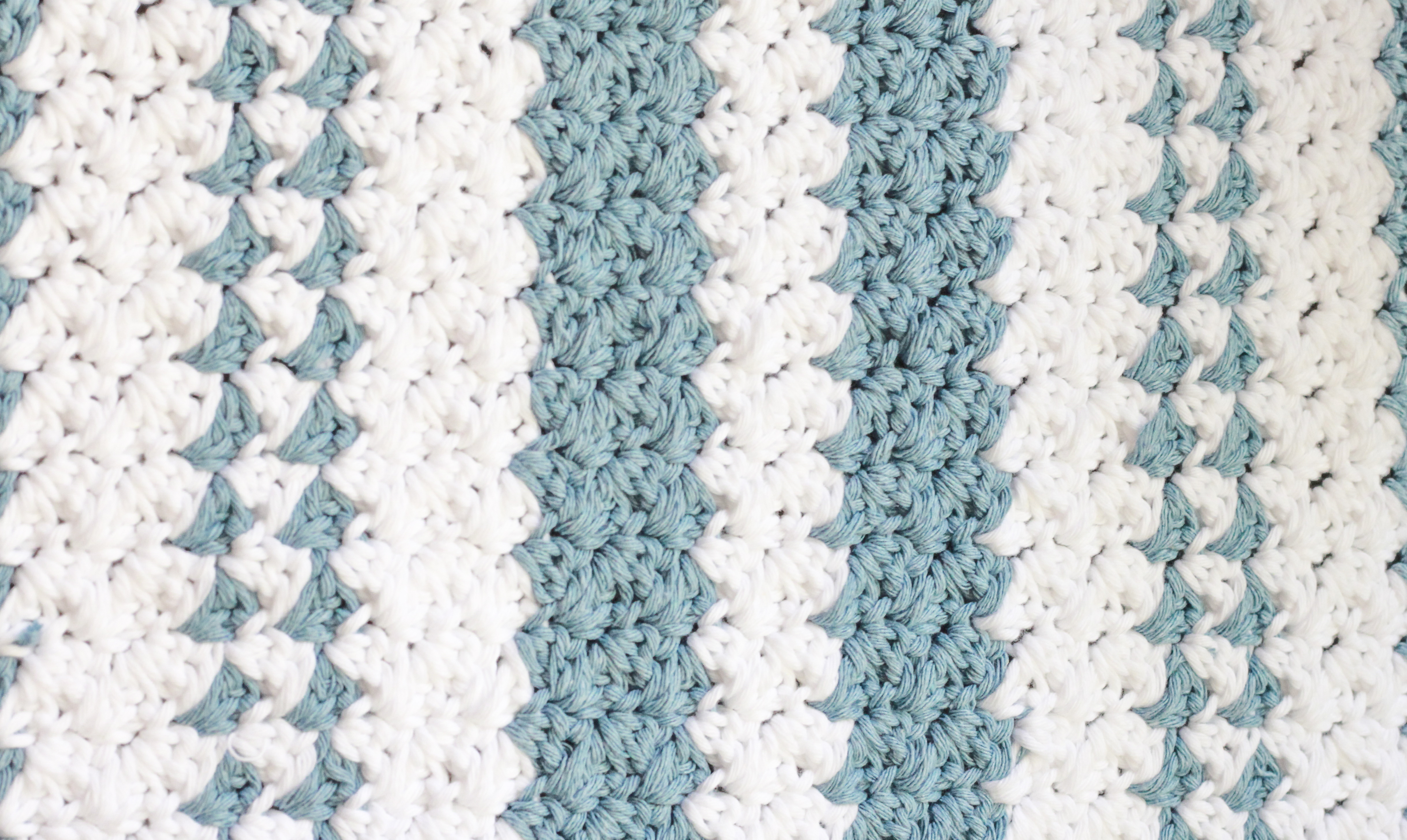 Enhance Your Workspace with the Crochet Ocean Breeze Desk Mat Tutorial