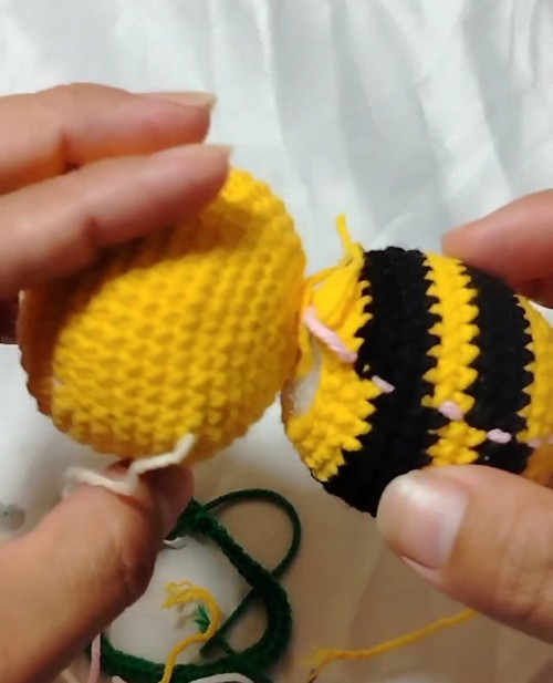 Create Your Own Crochet Bee Amigurumi: A Fun and Engaging Craft Project