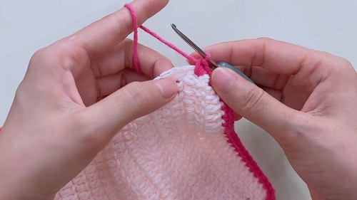 Create Your Own Crochet Bow Pouch: A Charming Accessory for Every Occasion