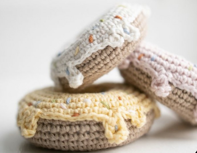 Creative Crochet Donuts: A Fun and Versatile Project for Every Craft Enthusiast Creative Crochet Donuts: A Fun and Versatile Project for Every Craft Enthusiast