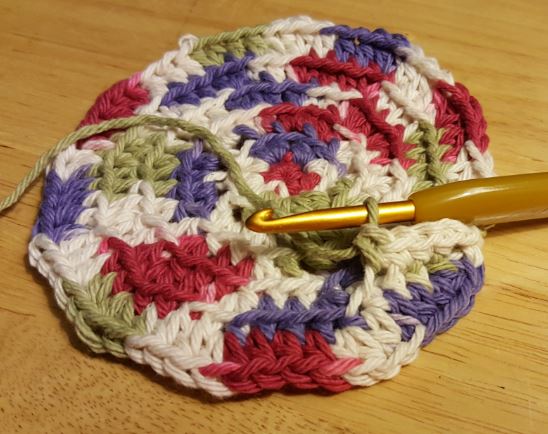 Create Your Own Crochet Wavy Layers Scrubbie: A Fun and Practical Addition to Your Cleaning Routine