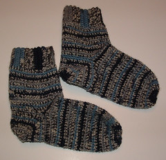 Create Cozy and Stylish Women's Crocheted Socks with This Easy Crochet Pattern