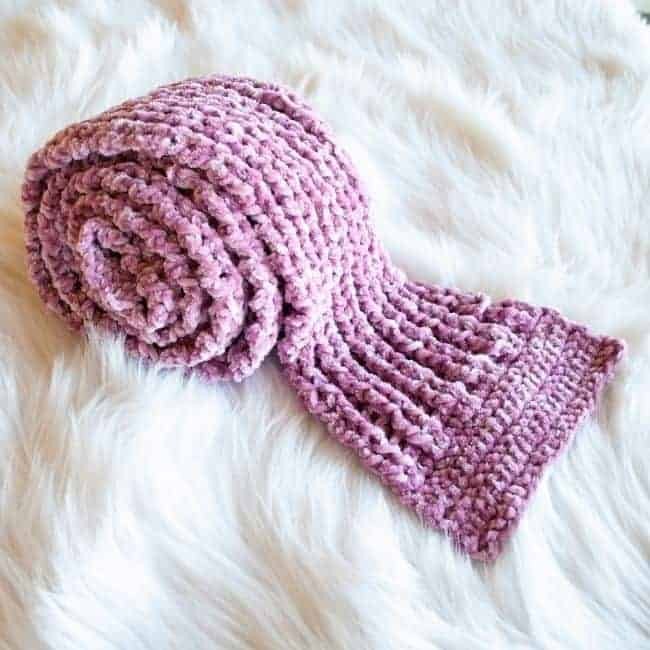 Discover the Luxurious Velvet Crochet Scarf: A Stylish and Cozy Accessory